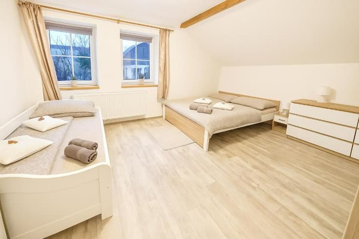 Čtyřlůžkový pokoj v patře Čtyřlůžkový pokoj s přistýlkou - Vila Lumina