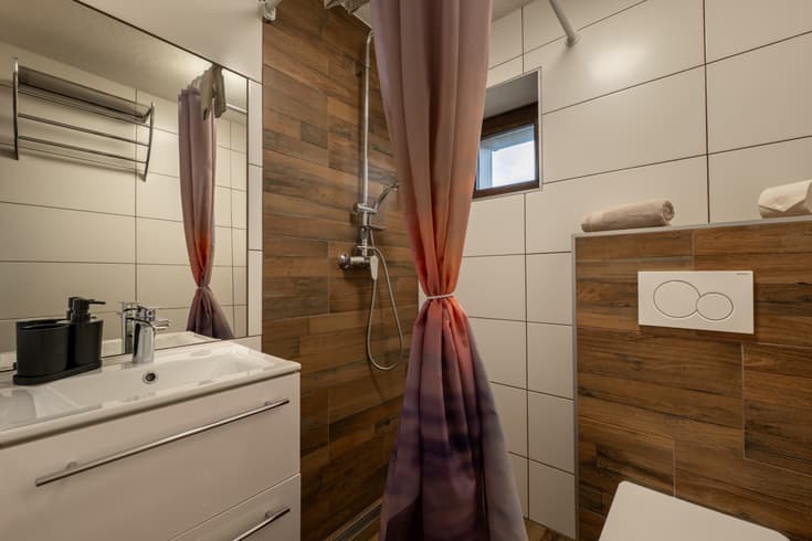 Pohodlná spálňa so zatemnením a vlastnou kúpeľňou. - Chalet Dereše