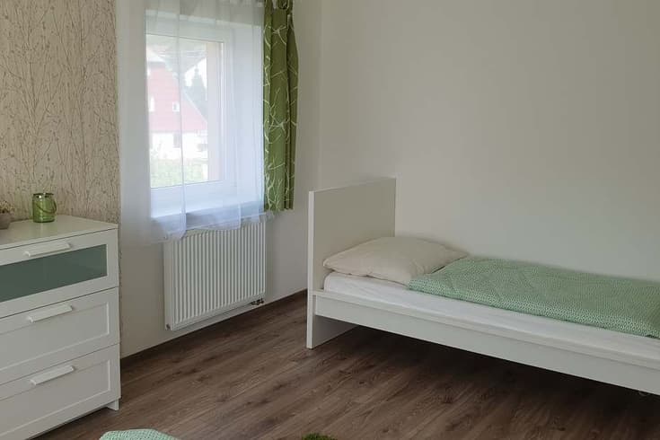 Zelený pokoj Třílůžkový pokoj s přistýlkou - Chalupa pod Křížovkou