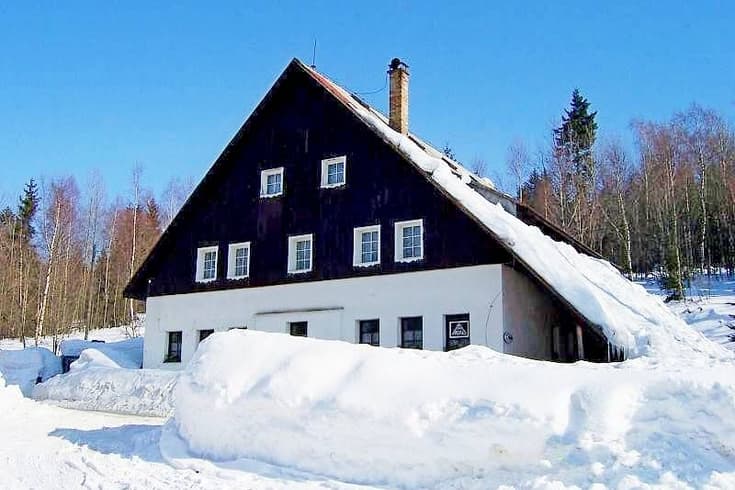 Horská chata Metaz in the winter