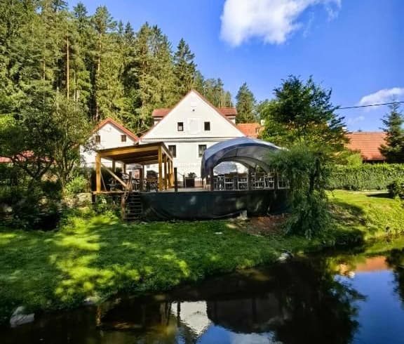 Hamr Dívčí Kámen restaurace - penzion v zimě
