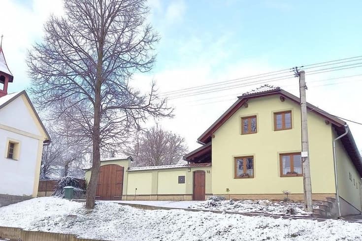 Domek Zderaz w zimie