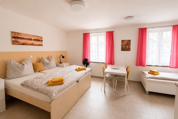 Apartmán 1 - třílůžkový Dvoulůžkové studio - Penzion V Podzámčí - bezbariérové apartmány