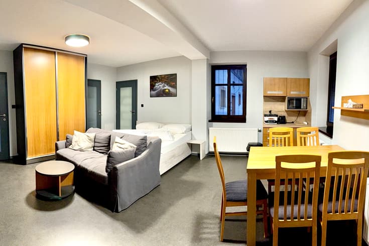 C) Byt na prízemí Apartmán s 1 spálňou - Rezort Mezná