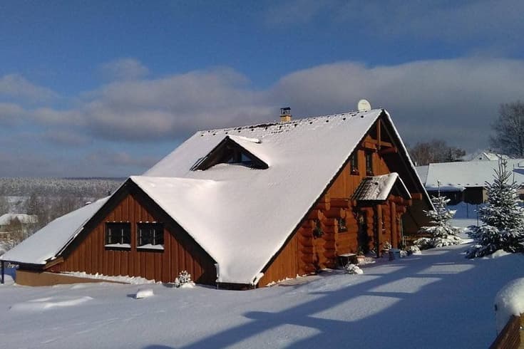 Chalet Mendryka in the winter