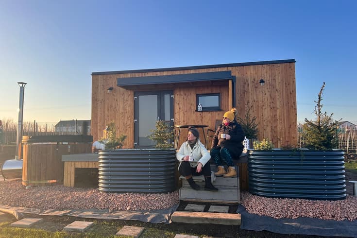 Glamping pod vrbou v zimě