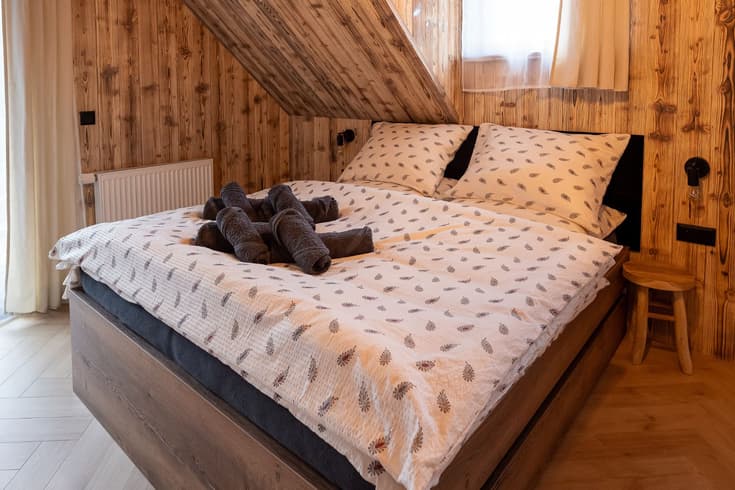 Dvojlôžková izba s prístelkami Dvojlôžková izba s 2 prístelkami - Chata Slanický Zrub