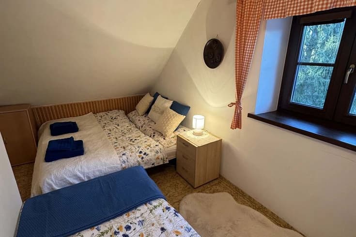 vedlejší ložnice pro čtyři osoby - Chalupa Vyhlídka Platoř