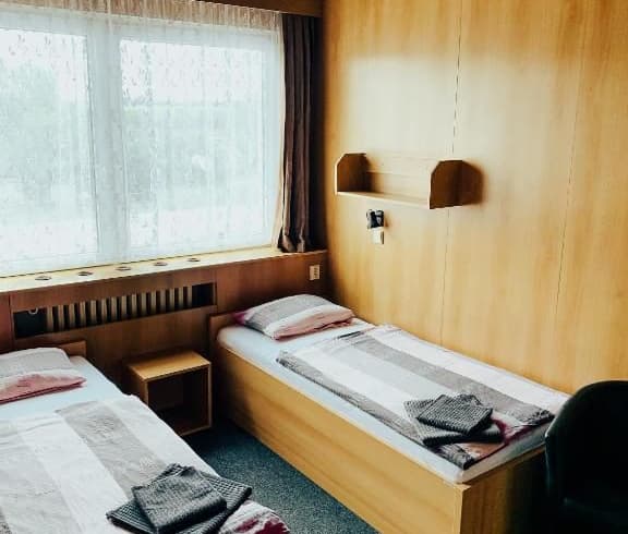 Rodinný pokoj Apartmán s 3 ložnicemi - Hotel a ubytovna Zimní stadion Slaný