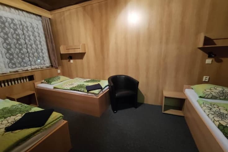 Rodinný pokoj Apartmán s 3 ložnicemi - Hotel a ubytovna Zimní stadion Slaný