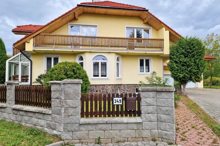 Family mansion with sauna, jacuzzi & gym