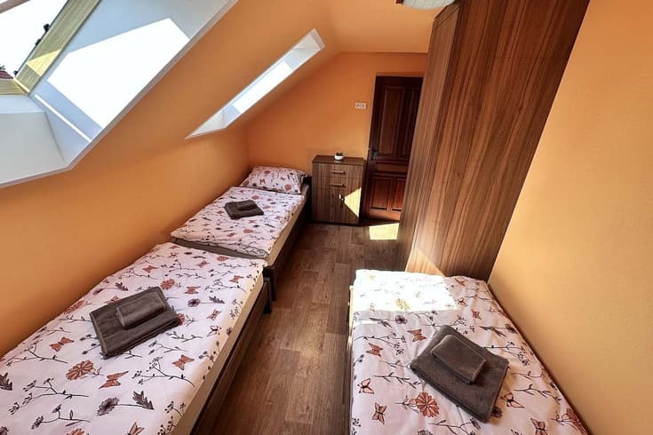 Třílůžkový pokoj  - Vinný sklep M&P&D
