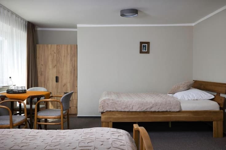 Třílůžkový pokoj s balkónom  - Hotel Starý mlýn