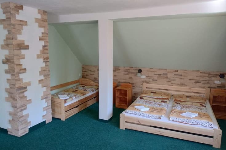 Pětilůžkový pokoj s přistýlkami Pětilůžkový pokoj s 2 přistýlkami - Penzion Bartošova pec