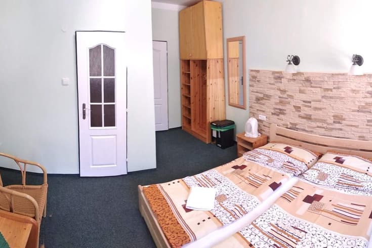 Dvoulůžkový pokoj s přistýlkami Dvoulůžkový pokoj s 2 přistýlkami - Penzion Bartošova pec