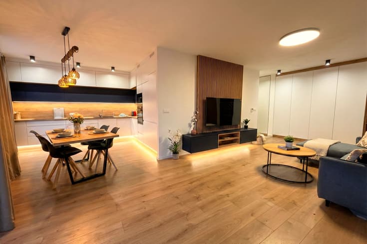 Moderný nový byt s výhľadom a parkovaním