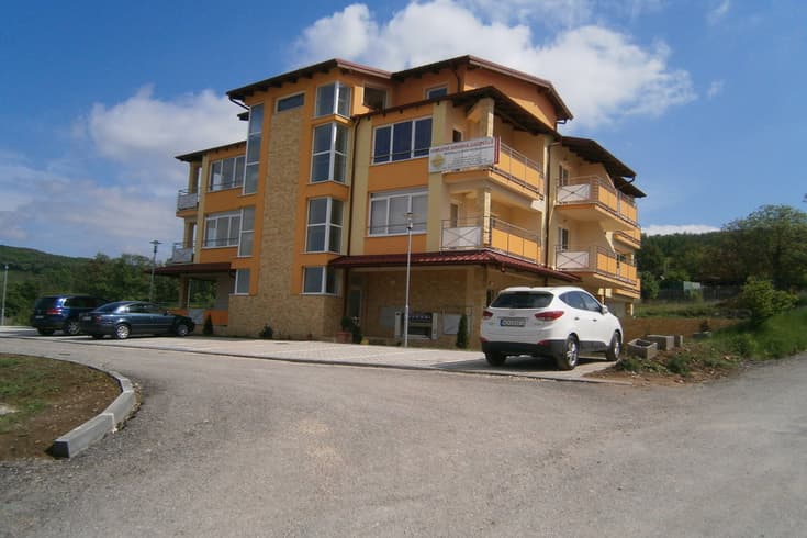Sluneční apartmány, Apartmanový dům LUX v zimě