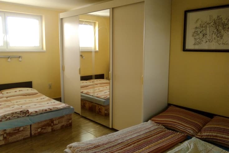 Apartmán č.1 - Chatky a apartmány Pod starým orechom - karavan - camp