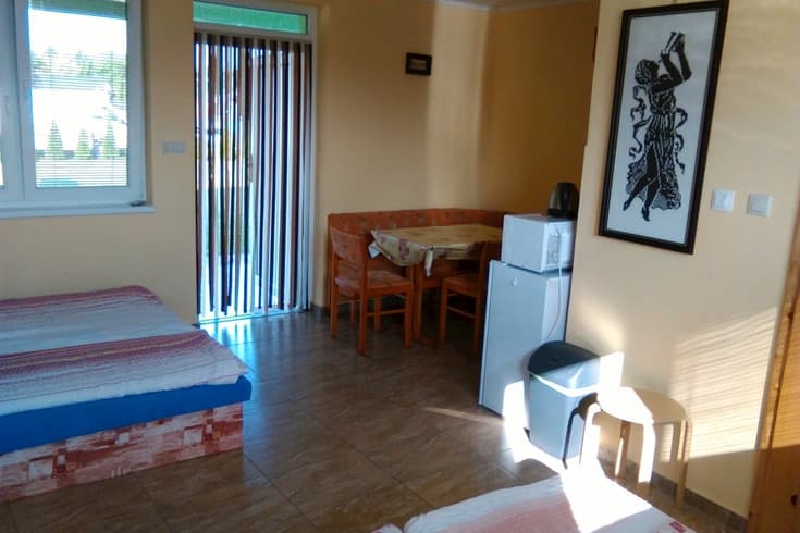 Apartmán č.1 - Chatky a apartmány Pod starým orechom - karavan - camp