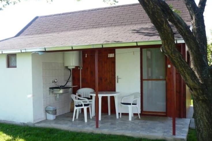 Chatka č.1 - Chatky a apartmány Pod starým orechom - karavan - camp