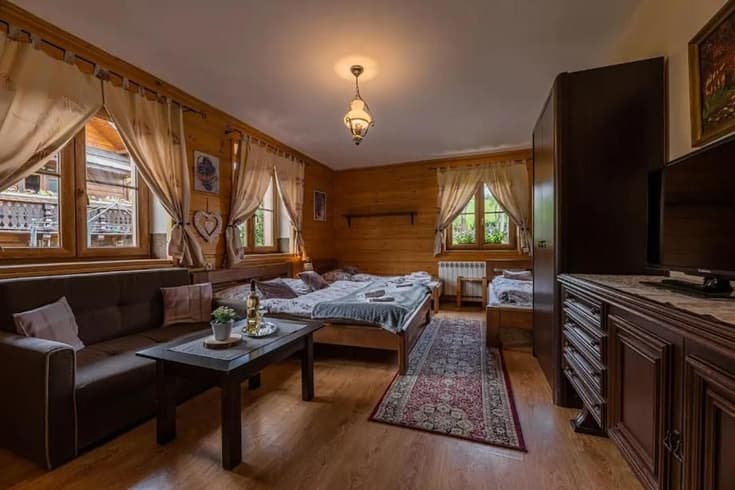 Štvorlôžková izba č. 4 Čtyřlůžkový pokoj - Vila Panoráma a Chatka Antošák