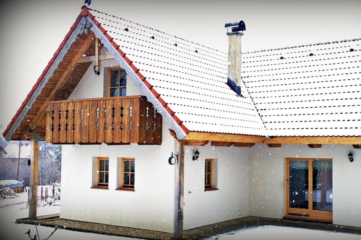 Chalúpka na Orave v zime