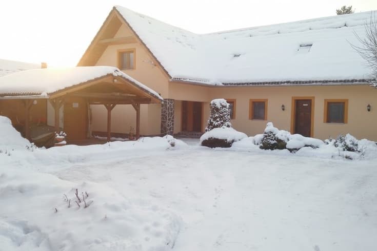 Apartmánový dům Čáni v zimě