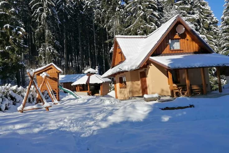 Chata Alpina na Kubínskej Holi v zime