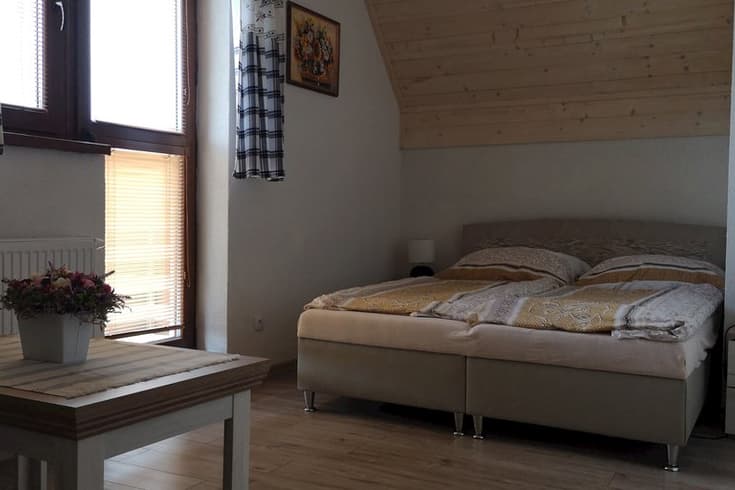 izba č. 1 - v tejto izbe je jedna manželská posteľ a veľká prístelka - Domek Tatry