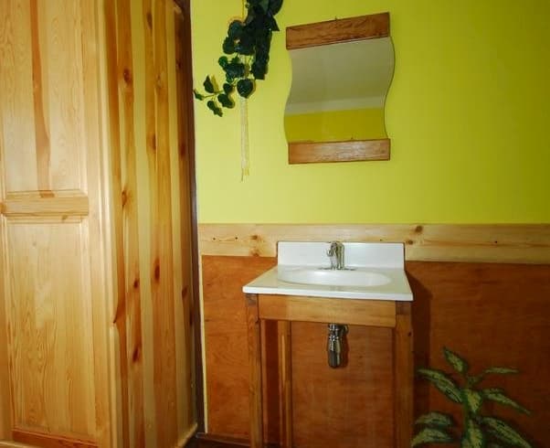 bedroom 2   3 , ladnička, umývadlo - Privát Henry