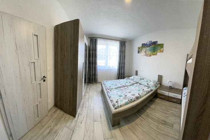 Spoločenská miestnosť s kuchyňou a jedálňou - Ferienwohnung Pod Klinom