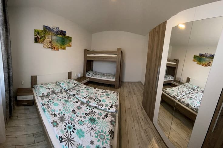 Spoločenská miestnosť s kuchyňou a jedálňou - Ferienwohnung Pod Klinom
