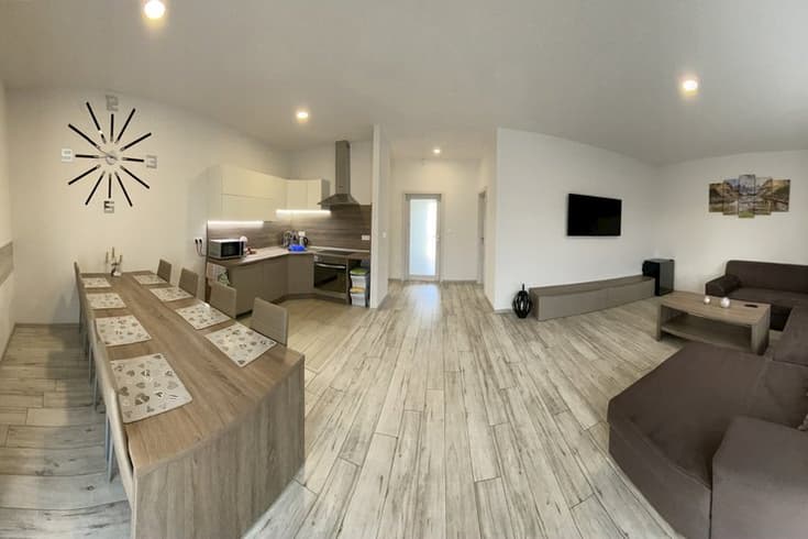 Spoločenská miestnosť s kuchyňou a jedálňou - Ferienwohnung Pod Klinom