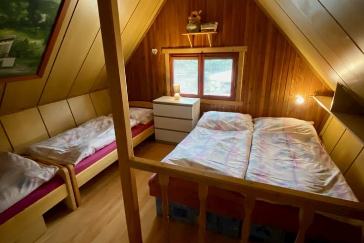 Štvorlôžková spálňa Pětilůžkový pokoj - Chaloupka Sokolí dvor s wellness