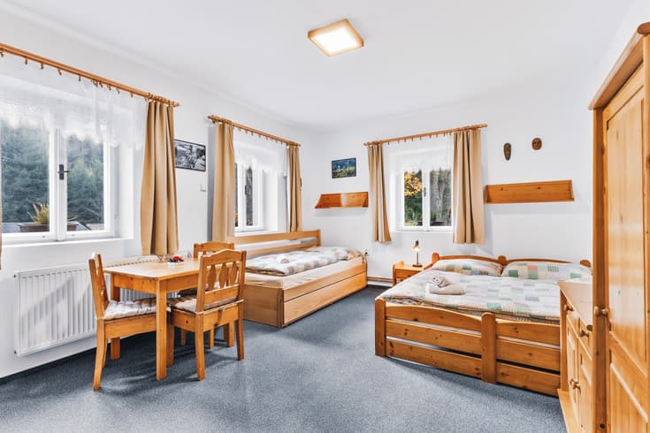 Třílůžkový pokoj s přistýlkou Třílůžkové studio s přistýlkou - Pension Dita