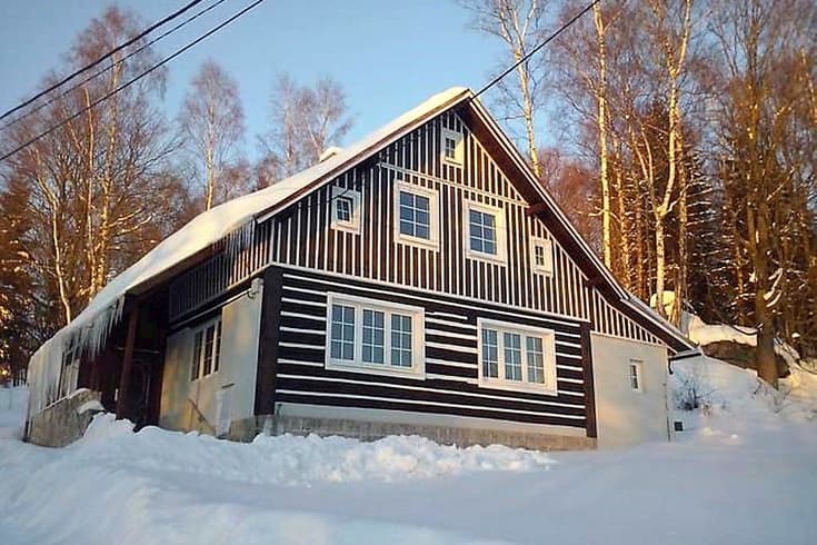 Cottage Fajfrtka in the winter