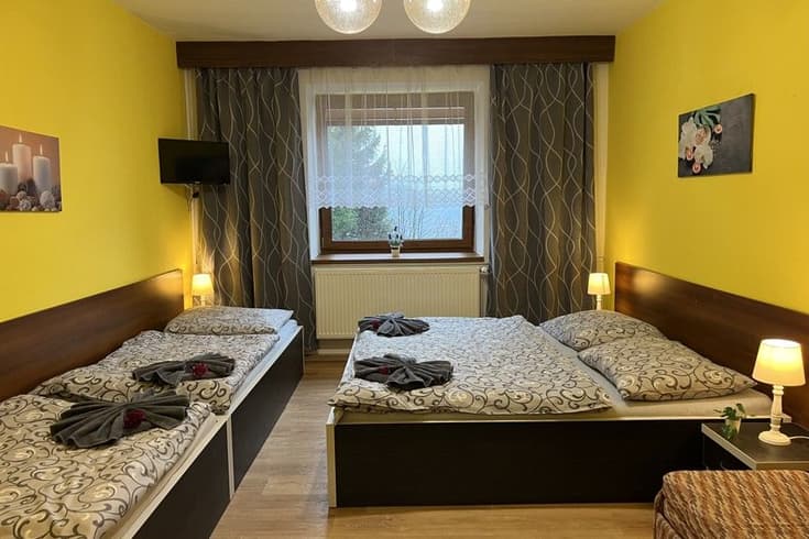 Pokoj č. 3 Čtyřlůžkový pokoj s přistýlkou - Penzion Na Lůkách
