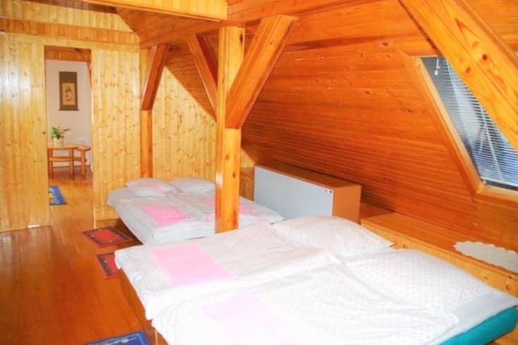 Päťlôžková izba s detskou postieľkou  - Víkendový domček NT - home