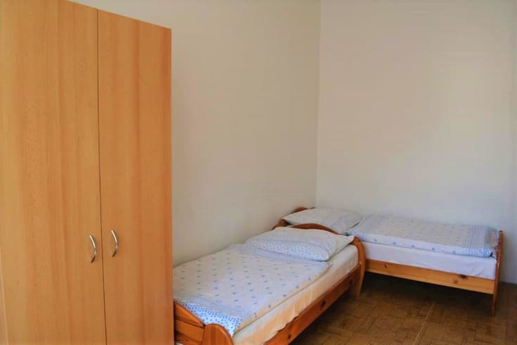 Pětilůžkový pokoj  - Ubytovna TJ Slavoj Velké Pavlovice