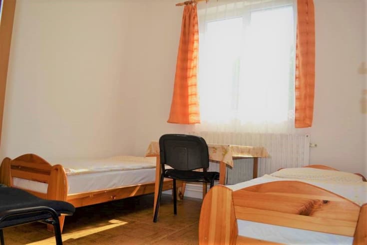 Dvoulůžkový pokoj  - Ubytovna TJ Slavoj Velké Pavlovice