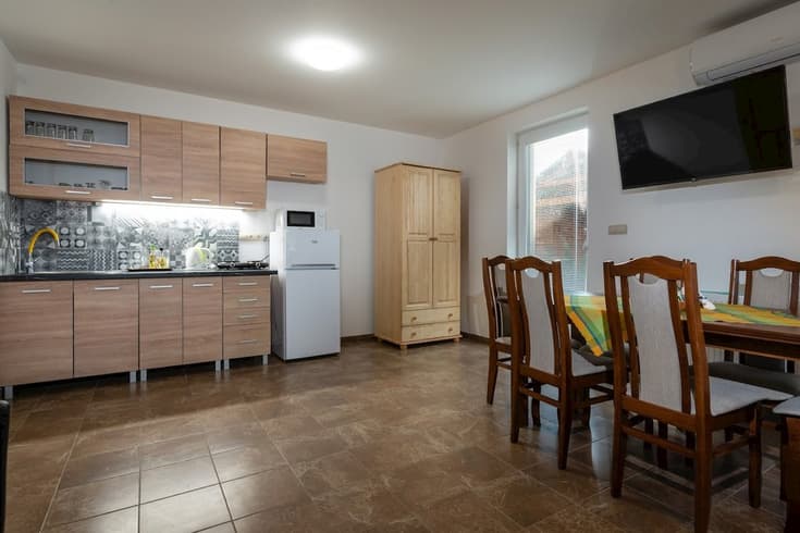Bezbariérový Apartmán - kuchyňa s jedálenským sedením - Rezidencia Podhájska