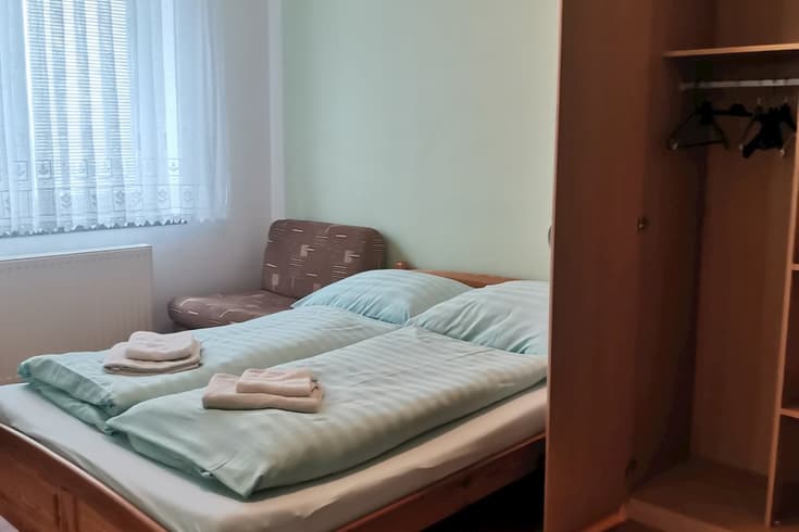 Dvoulůžkový pokoj Standard s přistýlkou Dvojlôžková izba s prístelkou - Apartmány u Jirků