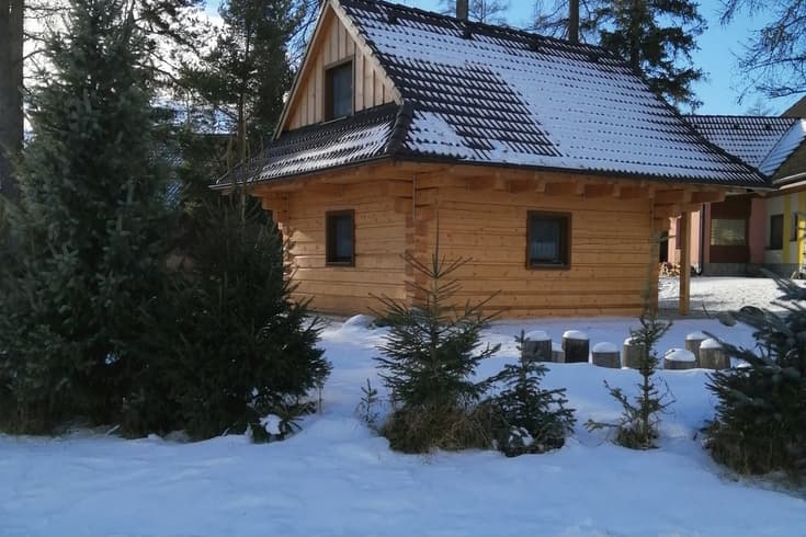 Chalúpka pod Tatrami v zime