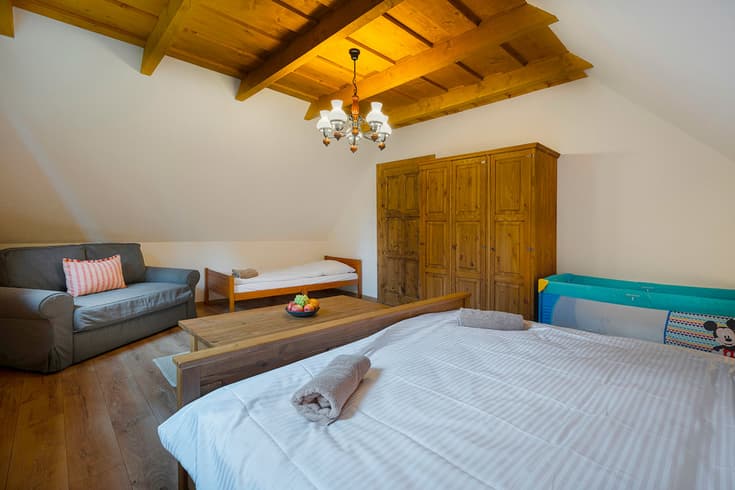 Trojlôžková izba s prístelkou. Bez TV - Wellness Drevenica Tále s biliardom