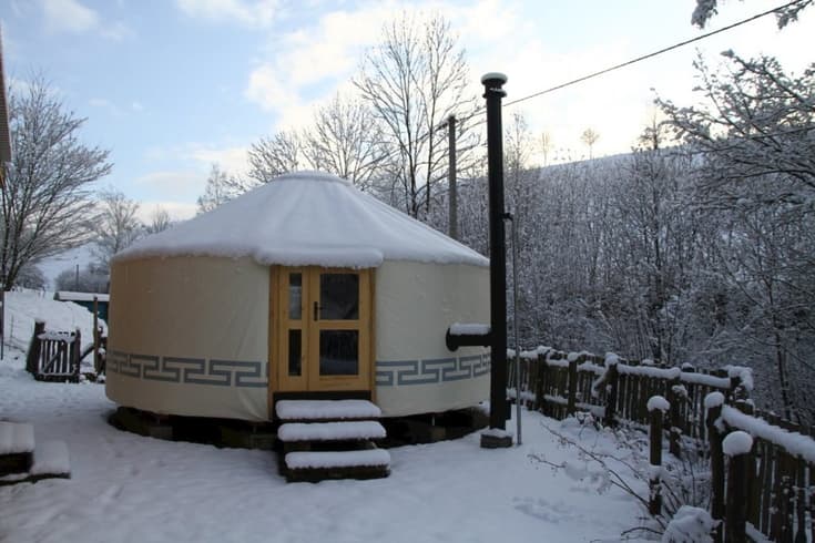 Jurta Kojovec – glamping v zimě