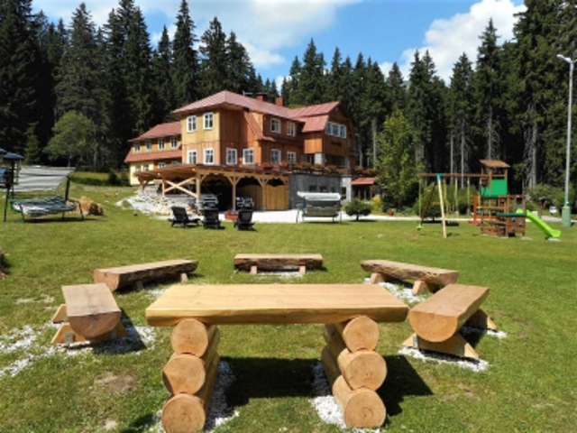 Chaty na oslavy 1