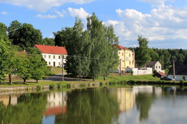 Člunek 1
