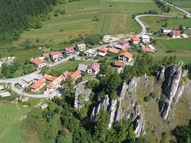 Komjatná 3